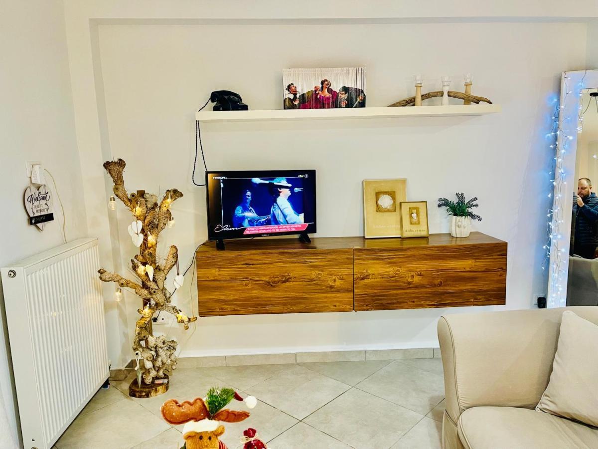 Nadia'S White Loft Apartment Patras Bagian luar foto