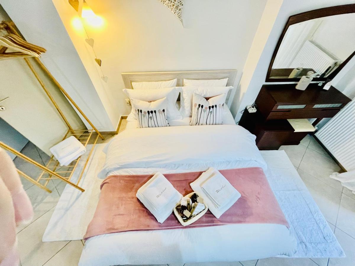 Nadia'S White Loft Apartment Patras Bagian luar foto