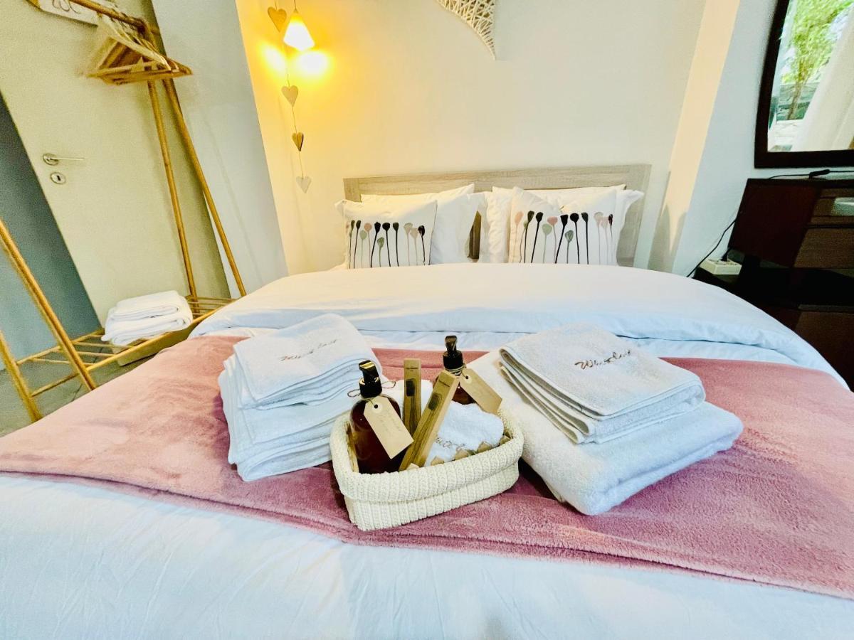 Nadia'S White Loft Apartment Patras Bagian luar foto